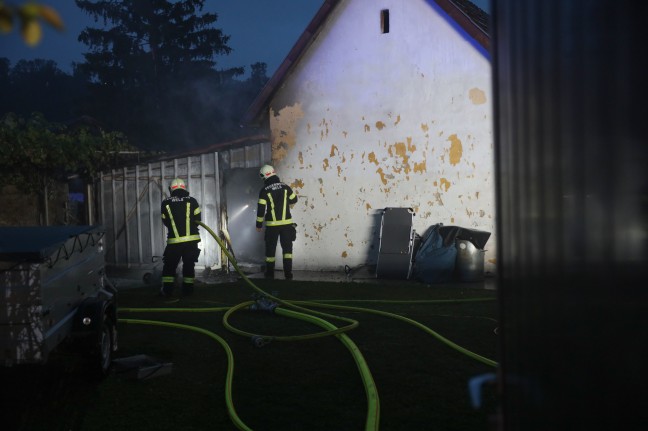 Brand eines Nebengebäudes bei einem Wohnhaus in Wels-Pernau