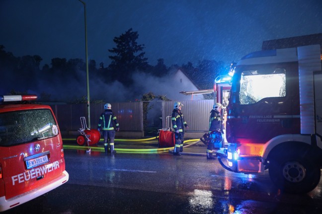 Brand eines Nebengebäudes bei einem Wohnhaus in Wels-Pernau