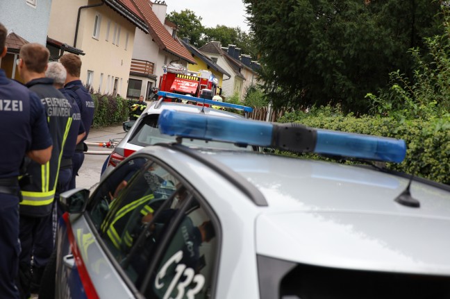 Schwieriger Lscheinsatz bei Brand in einer zugemllten Wohnung in Gmunden