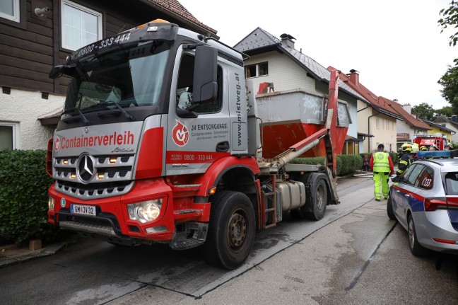 Schwieriger Lscheinsatz bei Brand in einer zugemllten Wohnung in Gmunden