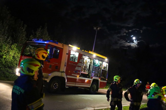 Auto im Schacherteich: Lenker bei Kremsmünster mit PKW in einem Teich gelandet