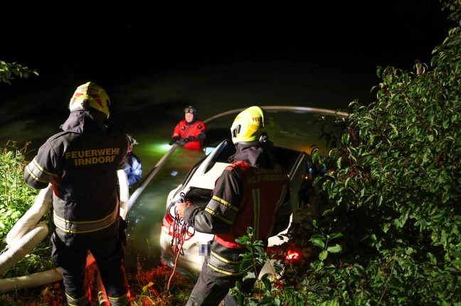 Auto im Schacherteich: Lenker bei Kremsmünster mit PKW in einem Teich gelandet