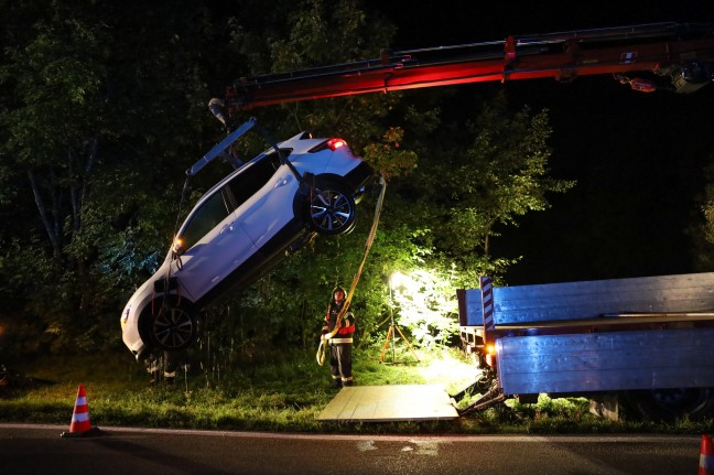 Auto im Schacherteich: Lenker bei Kremsmünster mit PKW in einem Teich gelandet