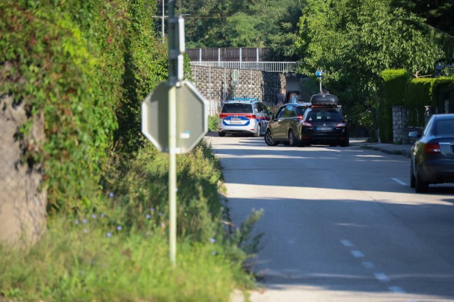 Klimakleber-Blockade in Wels-Pernau fhrte zu Straensperren und umfangreichen Staus im Frhverkehr