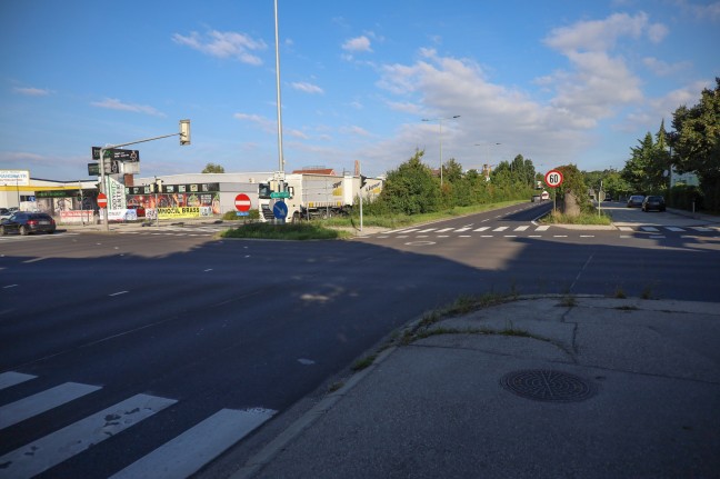 Klimakleber-Blockade in Wels-Pernau fhrte zu Straensperren und umfangreichen Staus im Frhverkehr