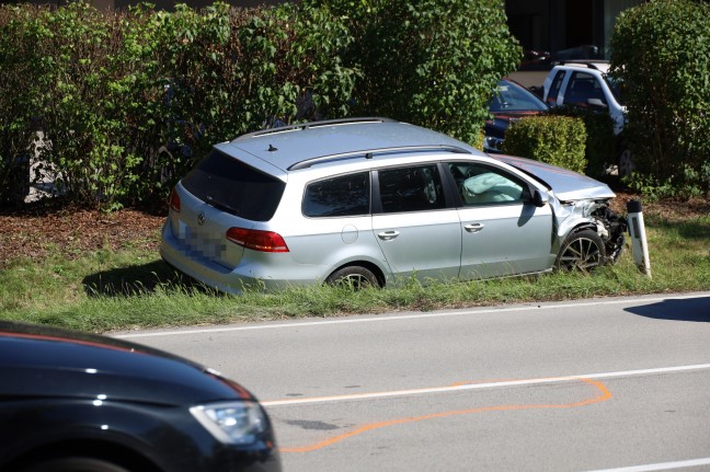 Kreuzungsunfall auf Pyhrnpass Straße in Thalheim bei Wels fordert eine leichtverletzte Person