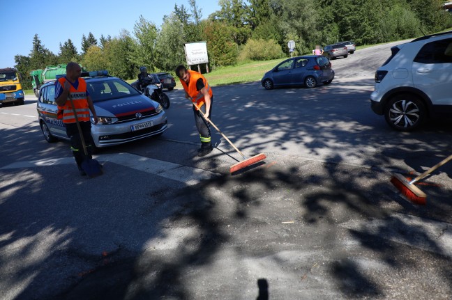 Kreuzungsunfall auf Pyhrnpass Strae in Thalheim bei Wels fordert eine leichtverletzte Person