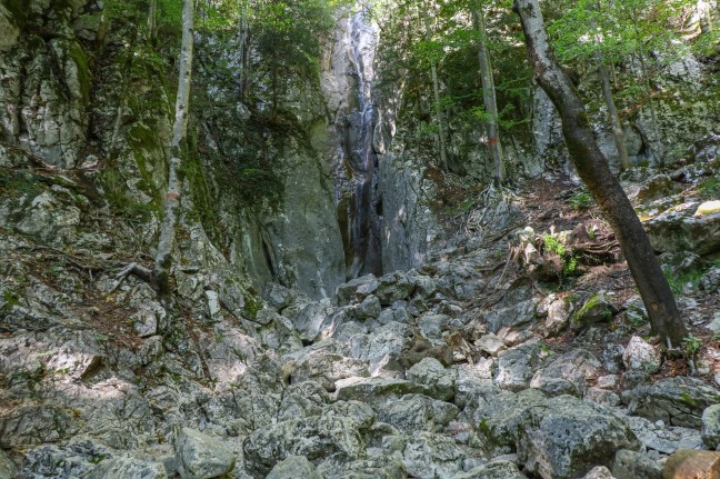 Tdlicher Unfall: Mdchen (6) bei Ausflug zu Wasserfall in Bad Ischl von Stein getroffen