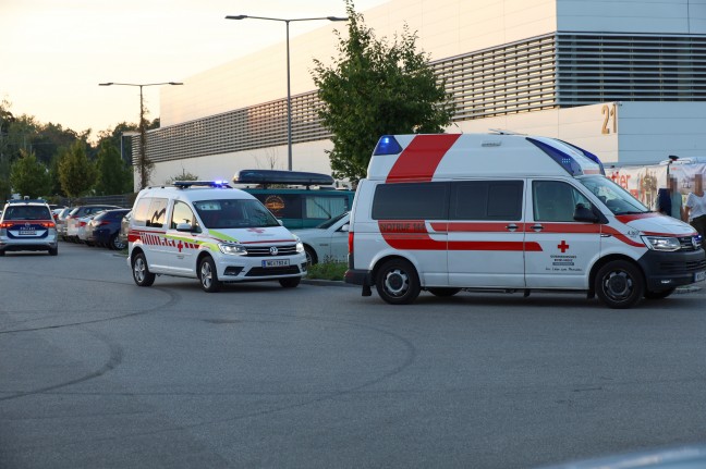 Chlorgasaustritt in Erlebnisbad in Wels-Lichtenegg sorgte fr Einsatz der Feuerwehr