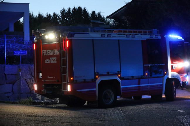 Brandverdacht bei frischem Hackguthaufen in einem Waldgebiet in Wels-Oberthan