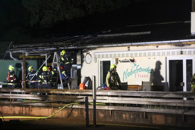 Brand bei einem Tennisvereinsheim in Traun führte zu Einsatz zweier Feuerwehren