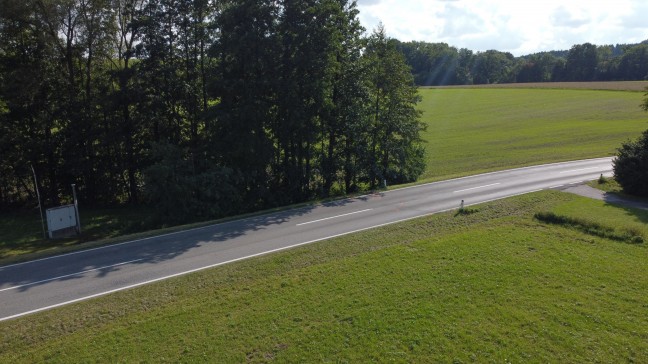 Autolenker (93) starb nach Kollision mit Bagger bei Haag am Hausruck im Krankenhaus