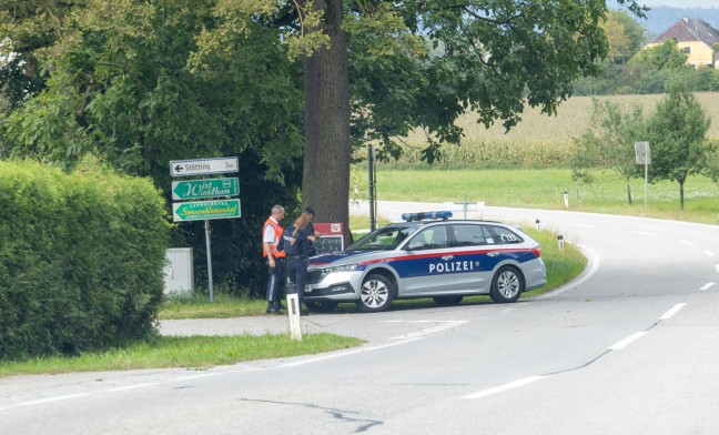 Schlepperfahrzeuge gestoppt: Polizei und Feuerwehr mit Drohne bei Mühlheim am Inn im Einsatz