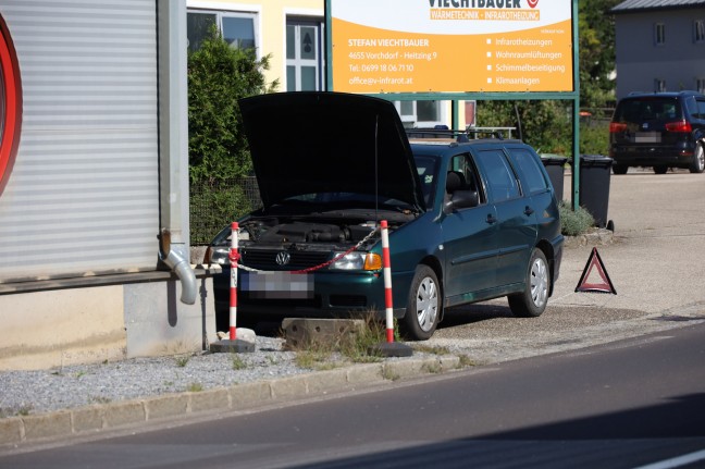 Brand im Motorraum eines PKW auf Gmundener Straße bei Lambach rasch gelöscht