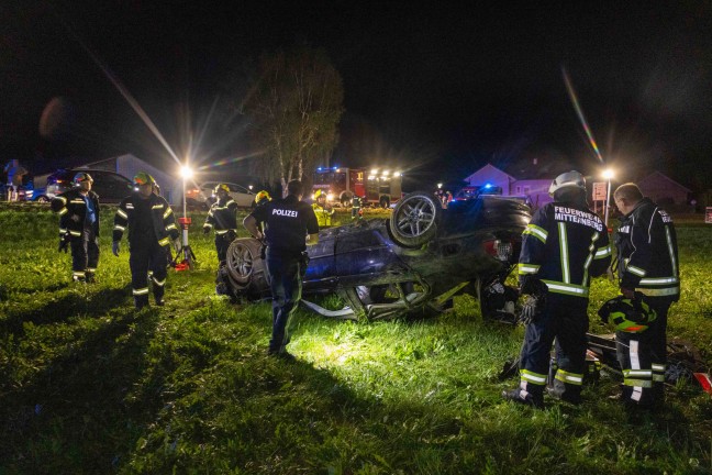 Autolenker bei Überschlag in Neukirchen an der Enknach aus PKW geschleudert und schwerst verletzt