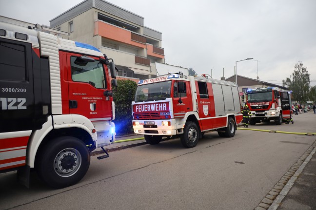 37 Personen gerettet: Groeinsatz nach Wohnungsbrand in Mehrparteienwohnhaus in Traun