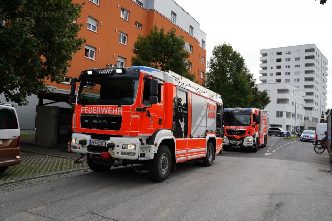 Drei Feuerwehren bei Brand in einem Mehrparteienwohnhaus in Leonding im Einsatz