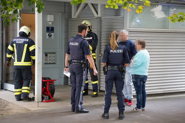 Drei Feuerwehren bei Brand in einem Mehrparteienwohnhaus in Leonding im Einsatz