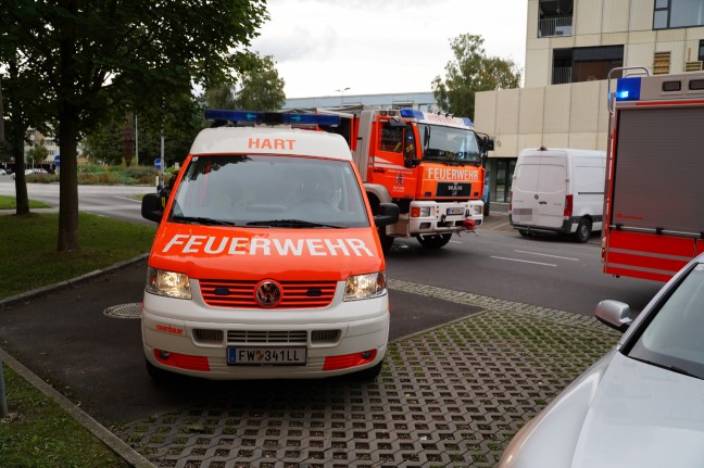 Drei Feuerwehren bei Brand in einem Mehrparteienwohnhaus in Leonding im Einsatz