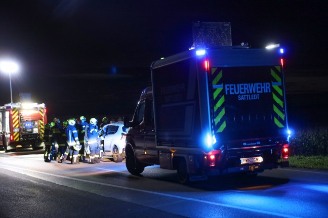 Motorschaden an einem PKW in Sattledt sorgte fr Einsatz der Feuerwehr