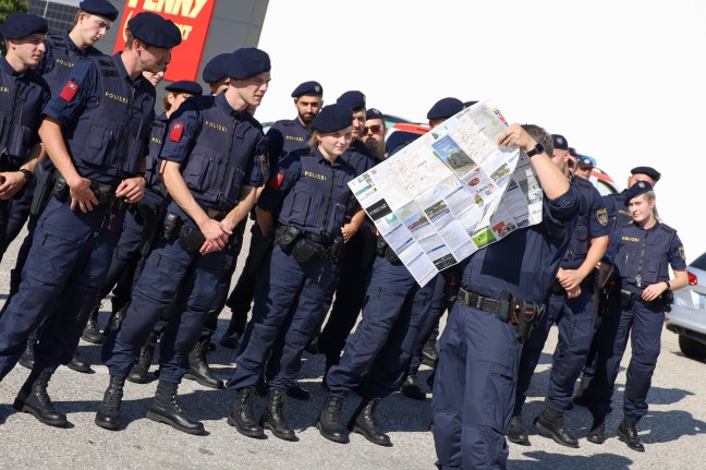 Groangelegte Suchaktion nach einer aus einem Altenheim abgngigen Dame in Hrsching