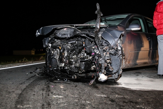 Schwerer Kreuzungscrash in Taufkirchen an der Trattnach fordert drei Verletzte