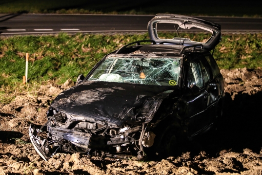 Schwerer Kreuzungscrash in Taufkirchen an der Trattnach fordert drei Verletzte