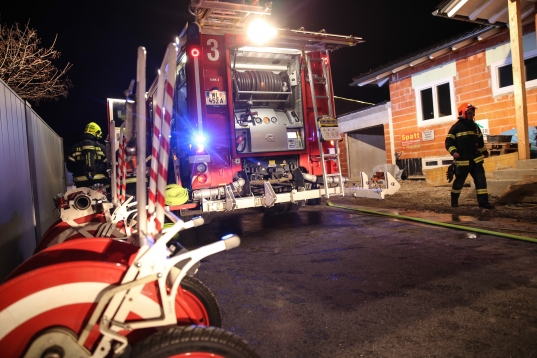 Brandverdacht in Marchtrenk durch eine rauchende Heizkanone im Keller