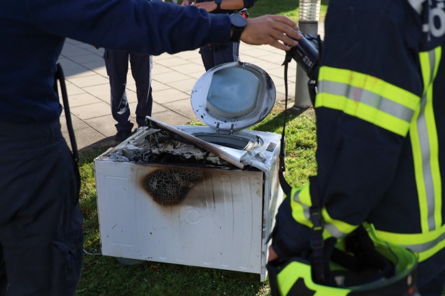 Drei Feuerwehren nach Explosion eines Wschetrockners in einer Wohnung in Hrsching im Einsatz