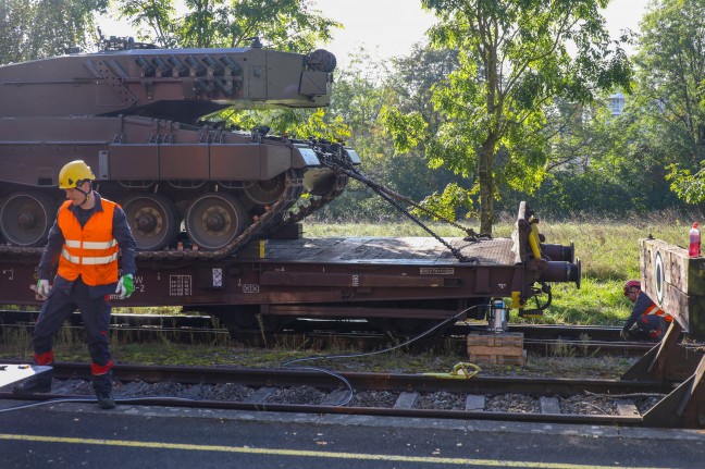 Panzertransportwaggon bei Verschubarbeiten in Wels-Neustadt entgleist