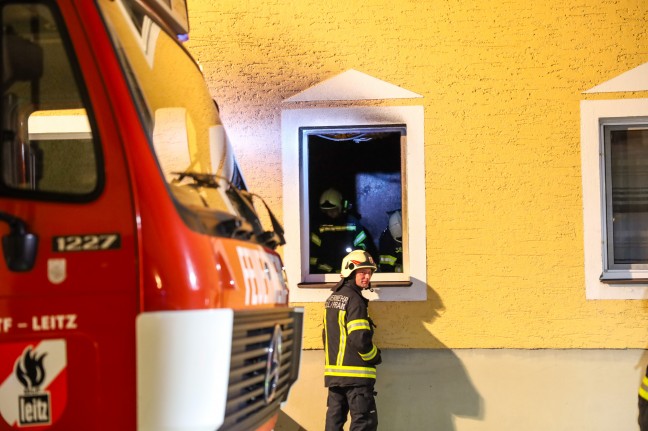 Wohnungsbrand in einem Mehrparteienwohngebude im Ortszentrum von Riedau