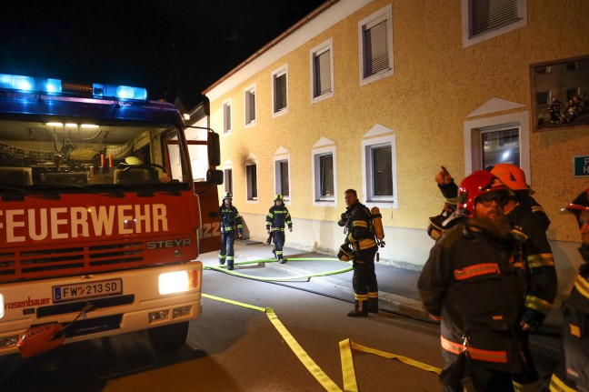 Wohnungsbrand in einem Mehrparteienwohngebude im Ortszentrum von Riedau