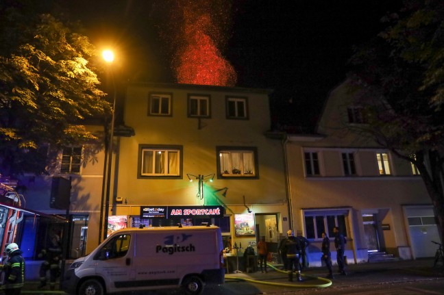 Vollbrand einer Wohnung in einem Wohn- und Geschftsgebude in Wels-Neustadt