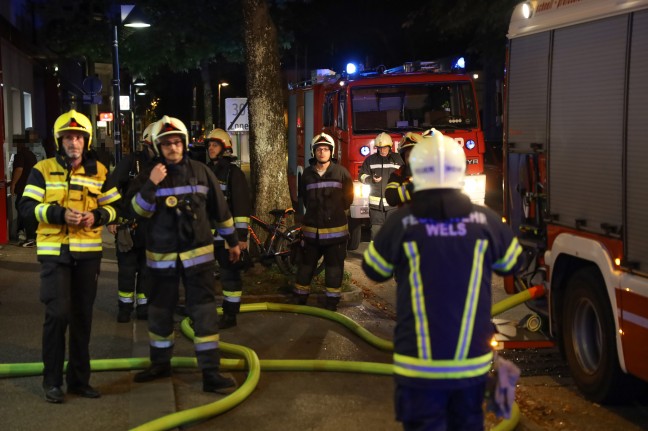 Vollbrand einer Wohnung in einem Wohn- und Geschftsgebude in Wels-Neustadt