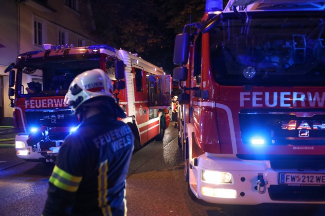 Vollbrand einer Wohnung in einem Wohn- und Geschftsgebude in Wels-Neustadt