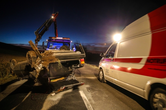 Lenker bei Fahrzeugberschlag auf der Grnbachtal Strae verletzt