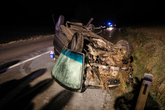 Lenker bei Fahrzeugberschlag auf der Grnbachtal Strae verletzt