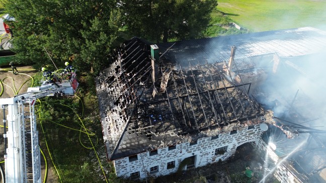 Groeinsatz bei Vollbrand eines landwirtschaftlichen Objektes in Vorderweienbach