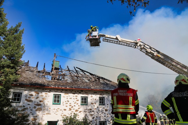 Groeinsatz bei Vollbrand eines landwirtschaftlichen Objektes in Vorderweienbach