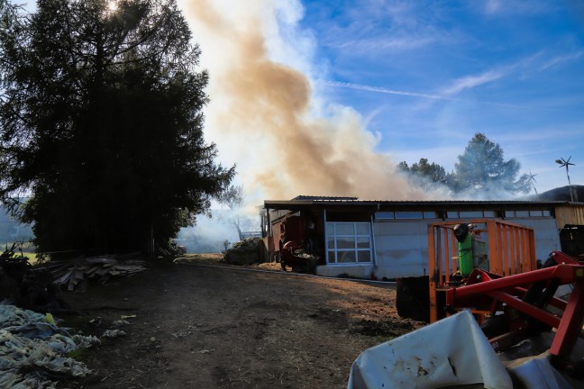 Groeinsatz bei Vollbrand eines landwirtschaftlichen Objektes in Vorderweienbach