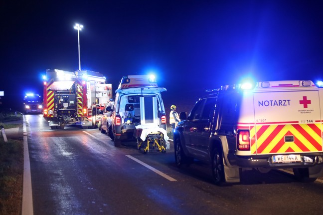 Drei teils Schwerverletzte bei Verkehrsunfall mit Autoberschlag in Gunskirchen