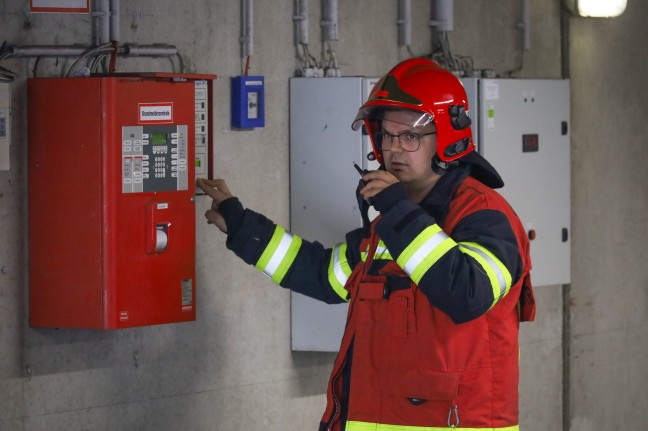 Brandverdacht in der Tiefgarage einer Wohnanlage in Wels-Neustadt