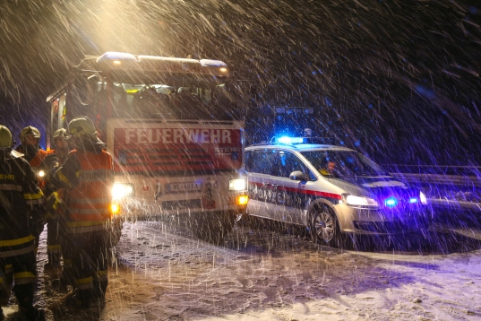 Wintereinbruch und Schneefahrbahnen sorgten fr viele Verkehrsunflle