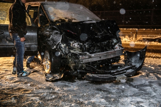 Wintereinbruch und Schneefahrbahnen sorgten fr viele Verkehrsunflle