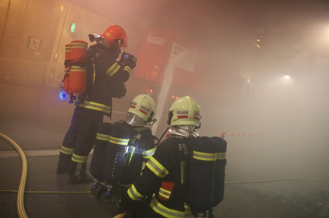 Steinhaus: Herausforderndes Szenario bei groangelegter Einsatzbung im Tunnel Steinhaus-Taxlberg