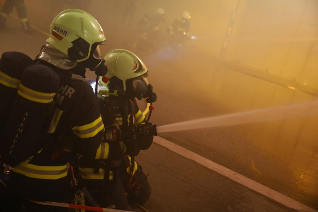 Steinhaus: Herausforderndes Szenario bei groangelegter Einsatzbung im Tunnel Steinhaus-Taxlberg