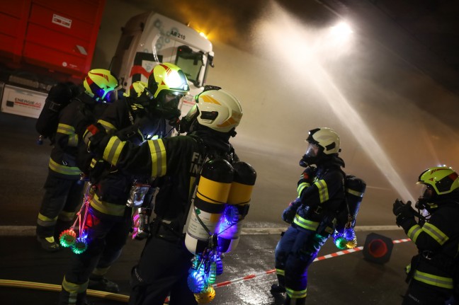 Steinhaus: Herausforderndes Szenario bei groangelegter Einsatzbung im Tunnel Steinhaus-Taxlberg