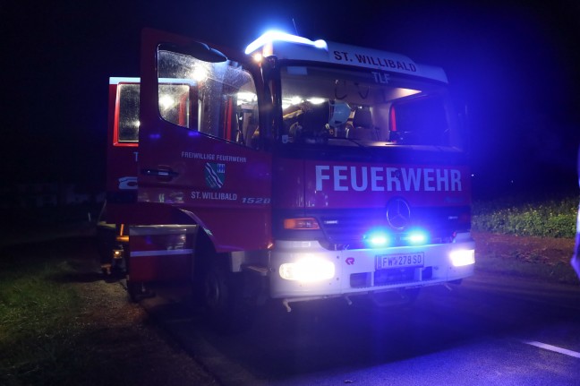 Auto bei Verkehrsunfall in St. Willibald von Fahrbahn abgekommen