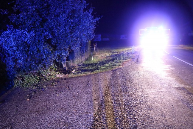 Auto bei Verkehrsunfall in St. Willibald von Fahrbahn abgekommen