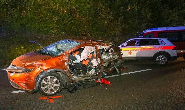 Schwerer Crash auf Braunauer Strae bei Helpfau-Uttendorf fordert vier teils Schwerverletzte